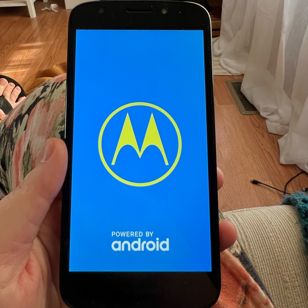 Motorola E5 Go XT 1921-8 Verizon Android Smart Phone